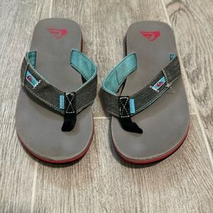Boys, Quicksilver flip-flops
